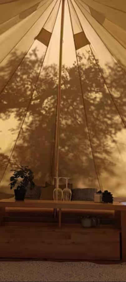 Evasion En Pleine Nature, Tipi Insolite Et Jacuzzi Au Pont Du Gard ! Vers-Pont-du-Gard Eksteriør billede