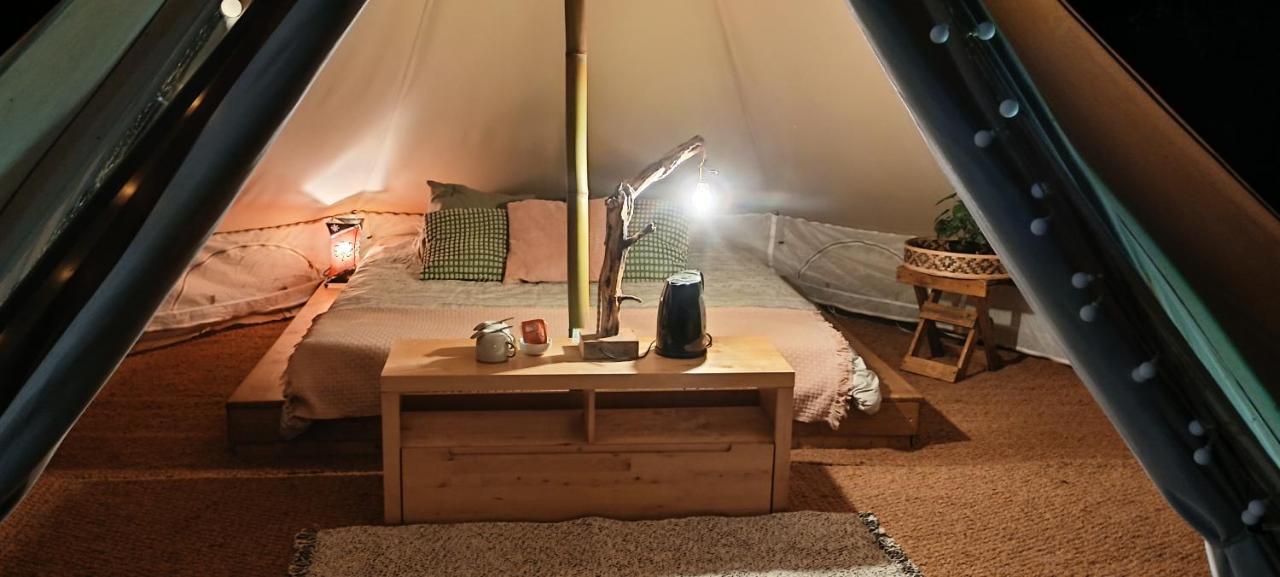 Evasion En Pleine Nature, Tipi Insolite Et Jacuzzi Au Pont Du Gard ! Vers-Pont-du-Gard Eksteriør billede