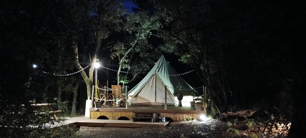 Evasion En Pleine Nature, Tipi Insolite Et Jacuzzi Au Pont Du Gard ! Vers-Pont-du-Gard Eksteriør billede